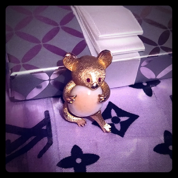 Jewelry - Vintage Jelly Belly Mouse Pin